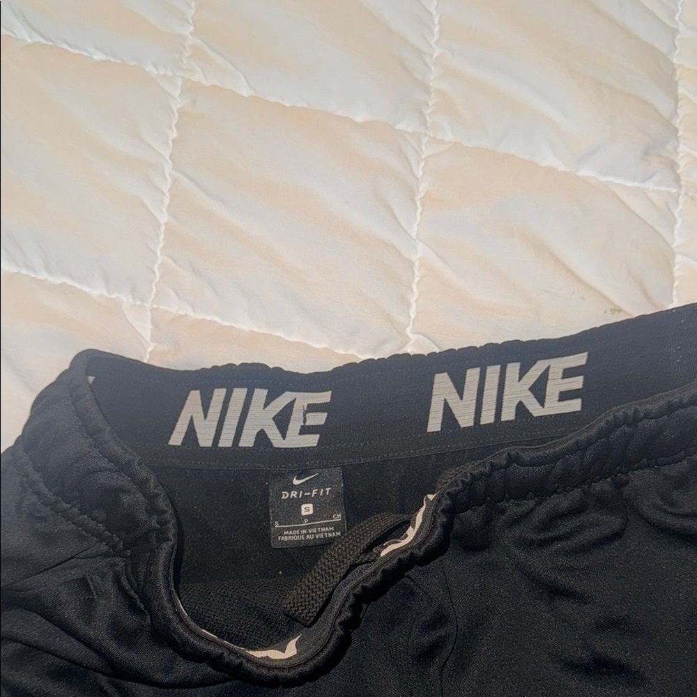 Nike Dri-Fit Black Joggers - Picture 2 of 4